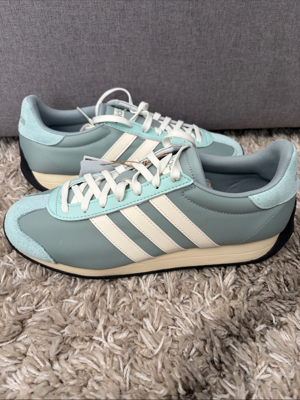 NEW adidas Women's Mint Green and Cream Retro Runner Sneakers. Size 10
